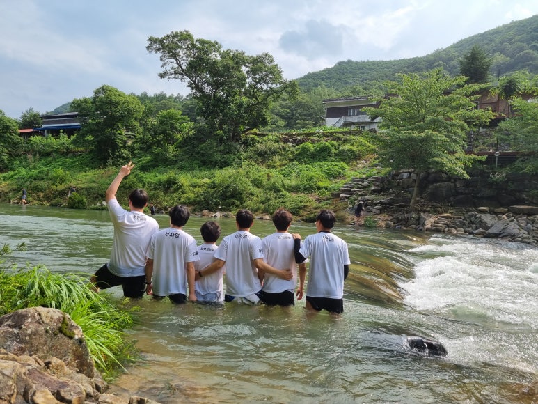 옷도 맞춤으로 맞춰서 갔다