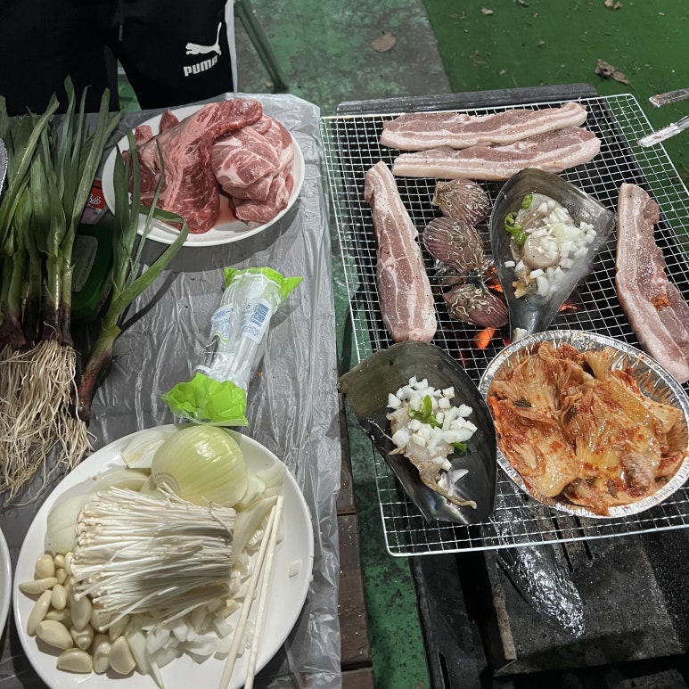 잘 구워 먹다가 어느 순간부터 안 익기 시작해서 그냥 치우고 방에 들어가서 다시 핸드폰 게임을 했다.