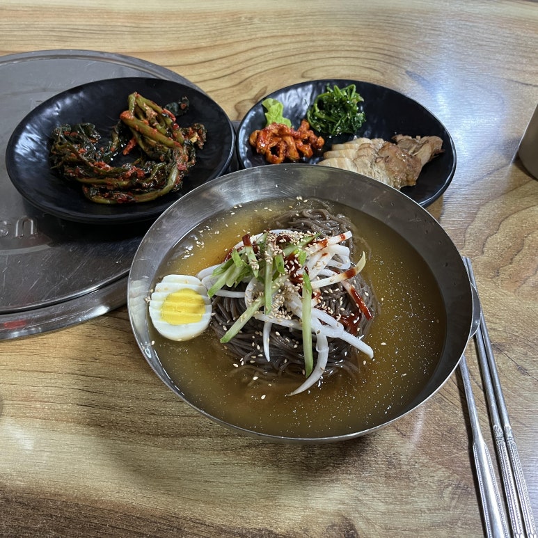 이것도 기억에 남지 않는 걸 보니 그저 그랬던 것 같다.