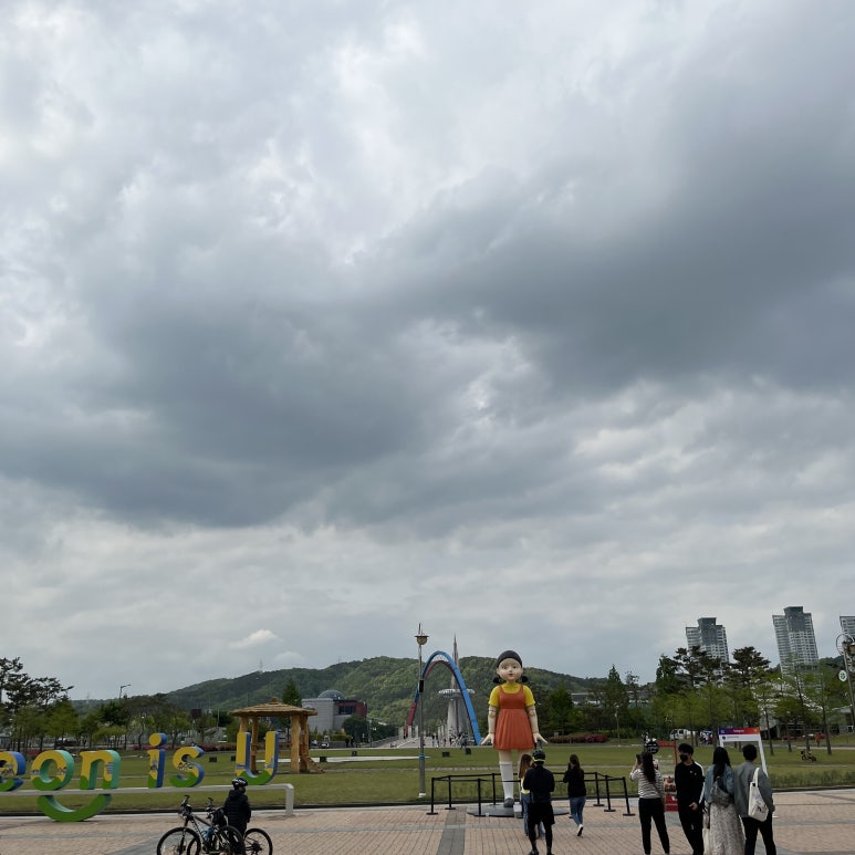 밥을 먹고 카페에 들렸다 엑스포 공원으로 향했다.