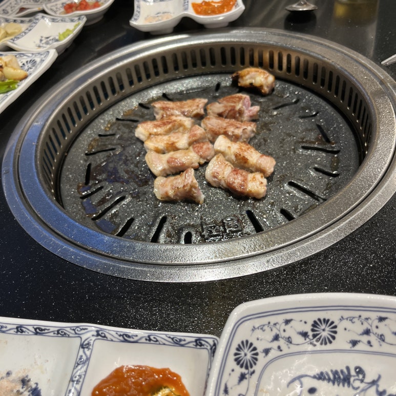 저녁은 삼겹살 사실 남자 3명이서 논다고 해서 특별할게 정말 없다.