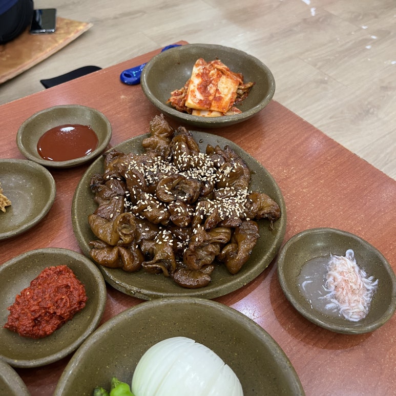 상무암뽕순대국밥 친구의 추천으로 갔는데 순대국밥집에서 곱창을 시켜야 된다길래 왜…????????
