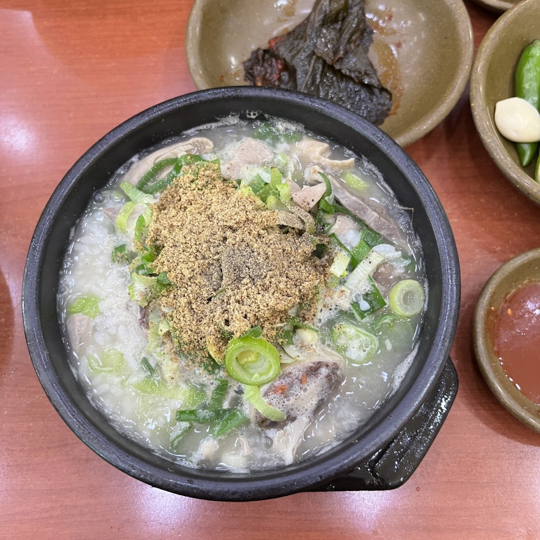 상무암뽕순대국밥 친구의 추천으로 갔는데 순대국밥집에서 곱창을 시켜야 된다길래 왜…????????