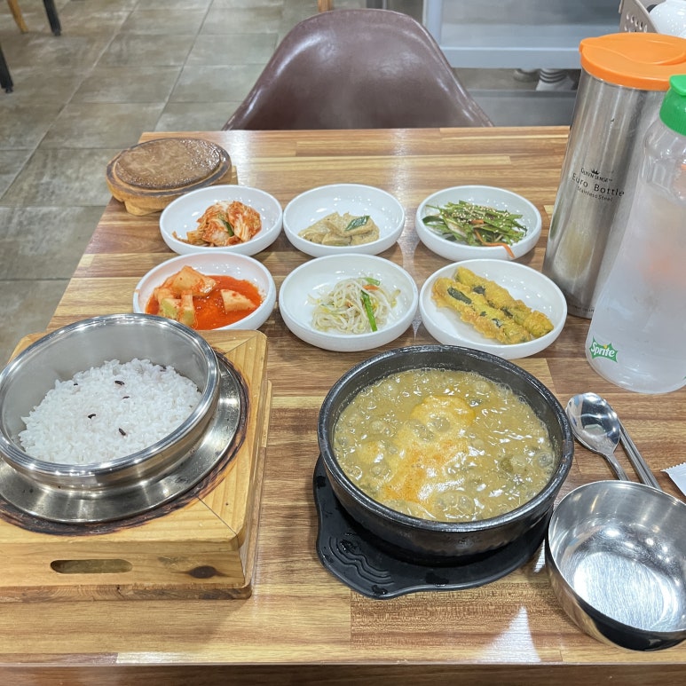 여행 한 지 얼마 되지 않았지만 어느덧 혼밥에 익숙해졌다.