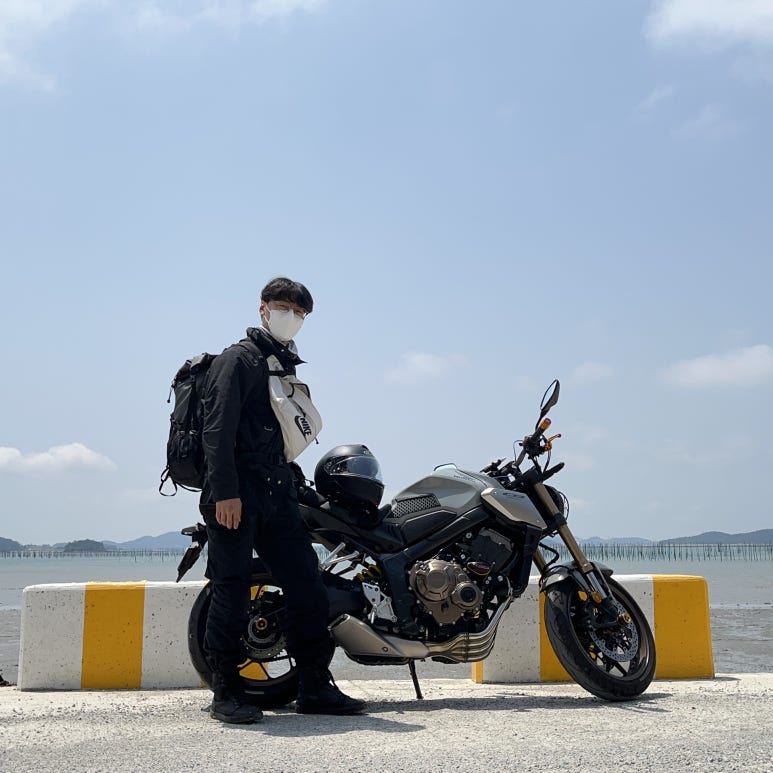 꿈꿔왔던 일을 실제로 하는 것, 좋아하는 것을 하는 게 지난 몇 년간 일에 찌들어 있던 나한테는 정말 큰 행운이다.