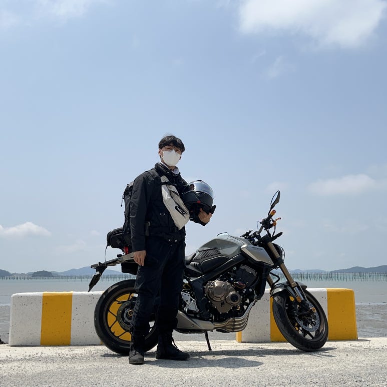 꿈꿔왔던 일을 실제로 하는 것, 좋아하는 것을 하는 게 지난 몇 년간 일에 찌들어 있던 나한테는 정말 큰 행운이다.