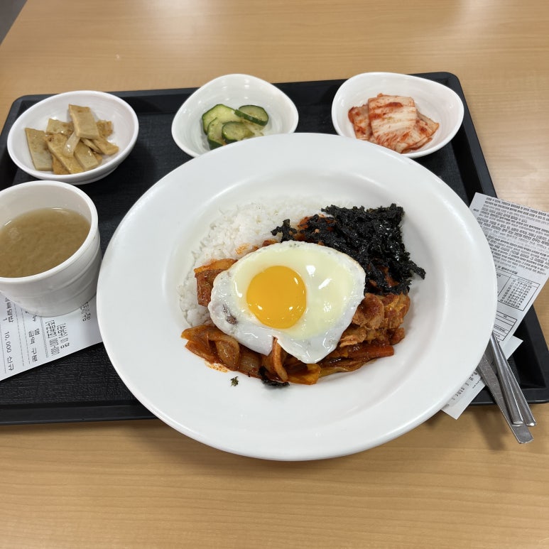목포항에서 배 탑승을 기다리고 있는데 옆에도 오토바이를 끌고 온 아저씨가 먼저 말을 걸어주셨다.
