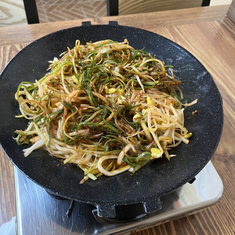 조금 이른 저녁을 먹기 위에 식당에 갔다.