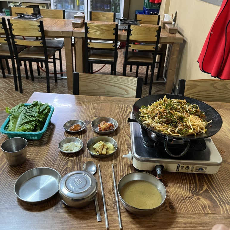 조금 이른 저녁을 먹기 위에 식당에 갔다.