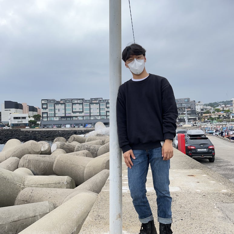근처 바다에 가서 바다 구경을 하고 천지연 폭포를 향했다.