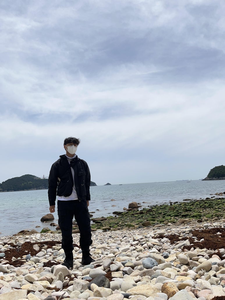 해안을 따라가다 천하몽돌해수욕장에 들렸다.