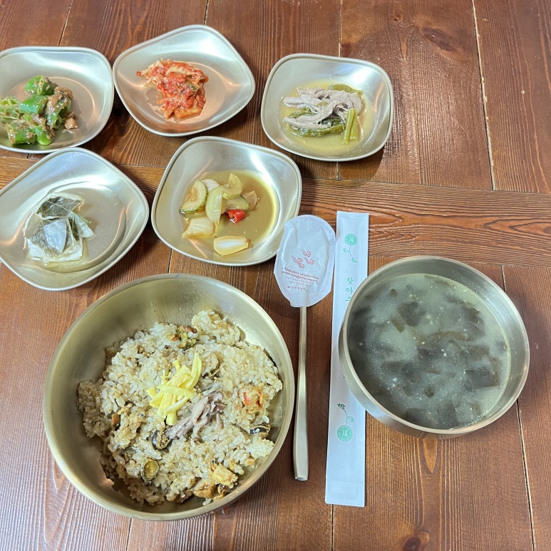 구조라 샛바람소리길 근처에 와현해수욕장 근처 식당에 갔다.