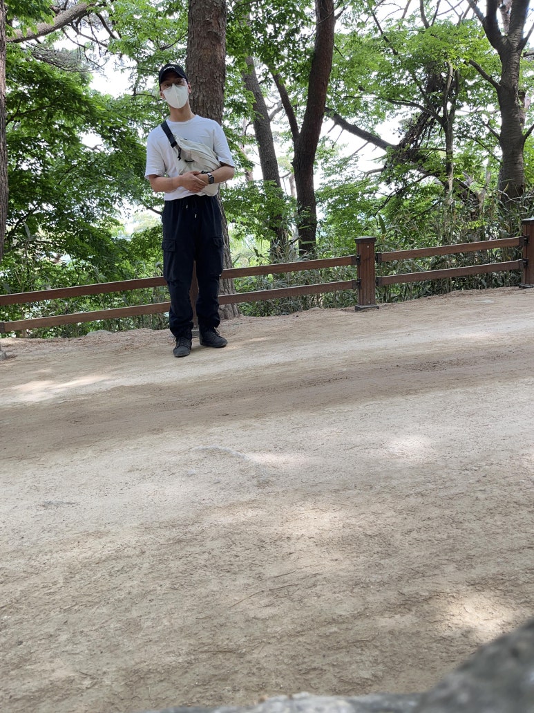 삼각대가 없어서 그냥 세워두고 찍었는데