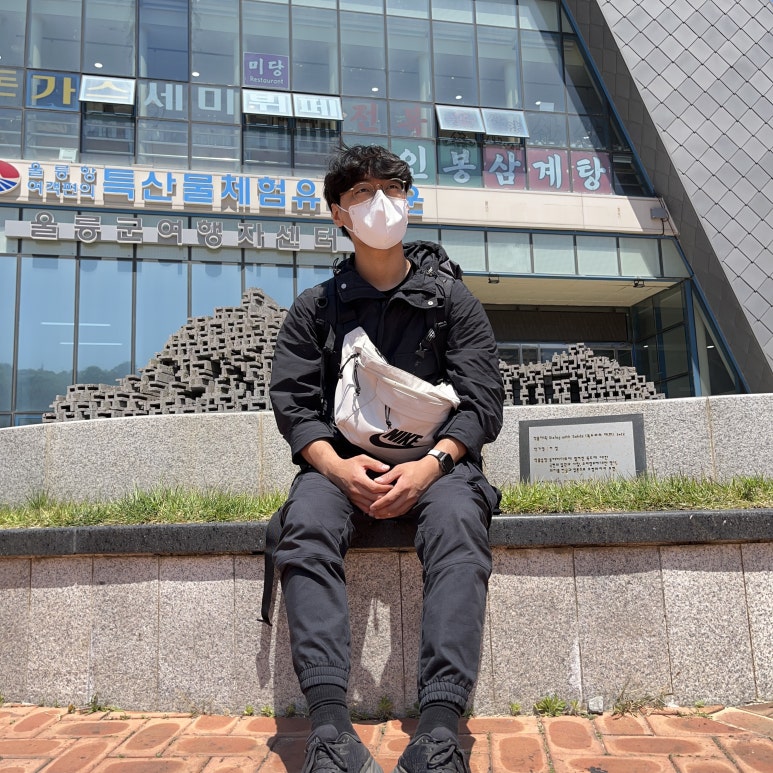 그래도 배 시간까지 꽤 남아서 밖에서 셀카를 여러 장 찍었다.