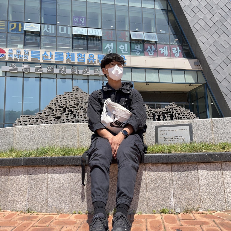 그래도 배 시간까지 꽤 남아서 밖에서 셀카를 여러 장 찍었다.