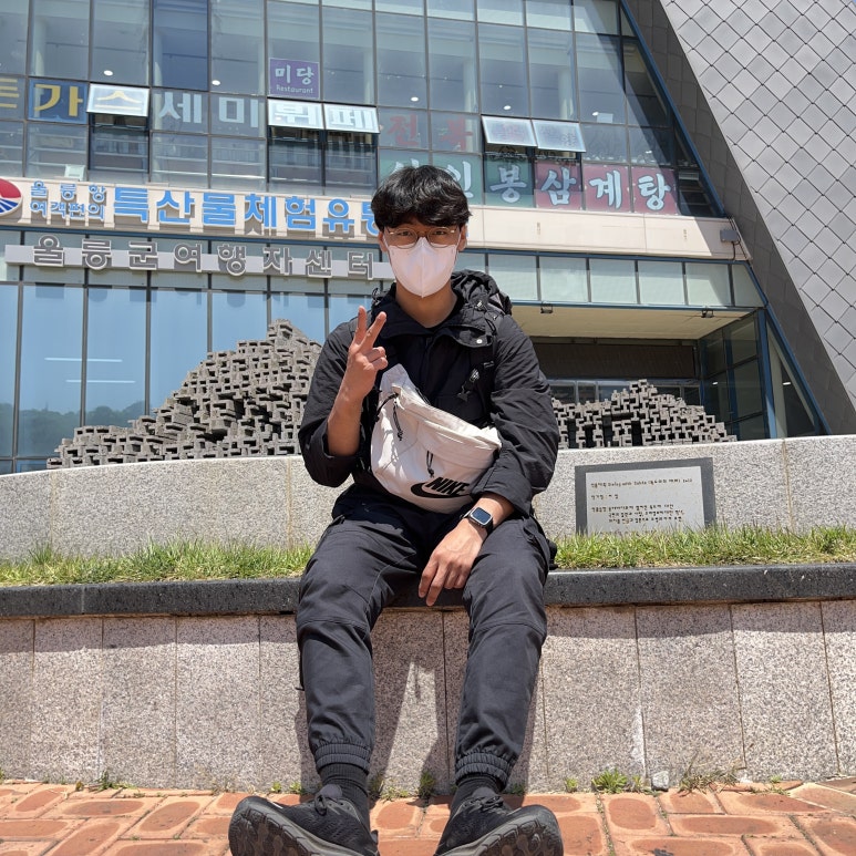 그래도 배 시간까지 꽤 남아서 밖에서 셀카를 여러 장 찍었다.