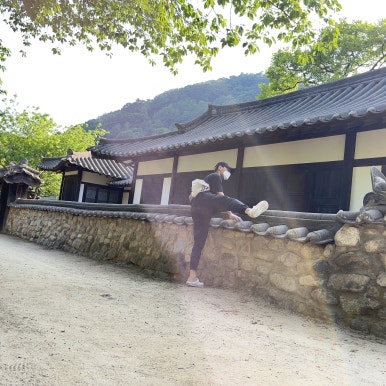 여러 가지 콘셉트를 충분히 즐긴 뒤 여유롭게 장원급제 길을 거꾸로 걸어왔다.