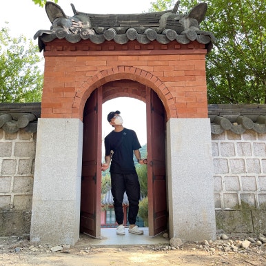 여러 가지 콘셉트를 충분히 즐긴 뒤 여유롭게 장원급제 길을 거꾸로 걸어왔다.