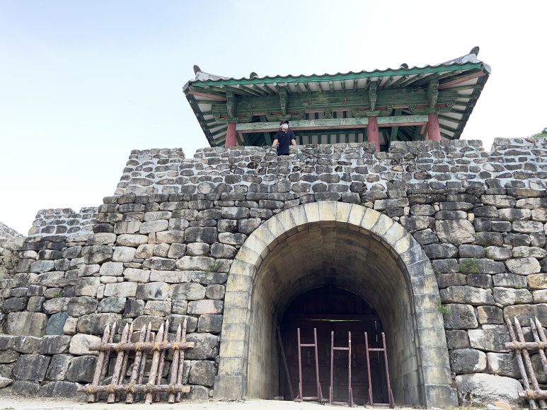 여러 가지 콘셉트를 충분히 즐긴 뒤 여유롭게 장원급제 길을 거꾸로 걸어왔다.