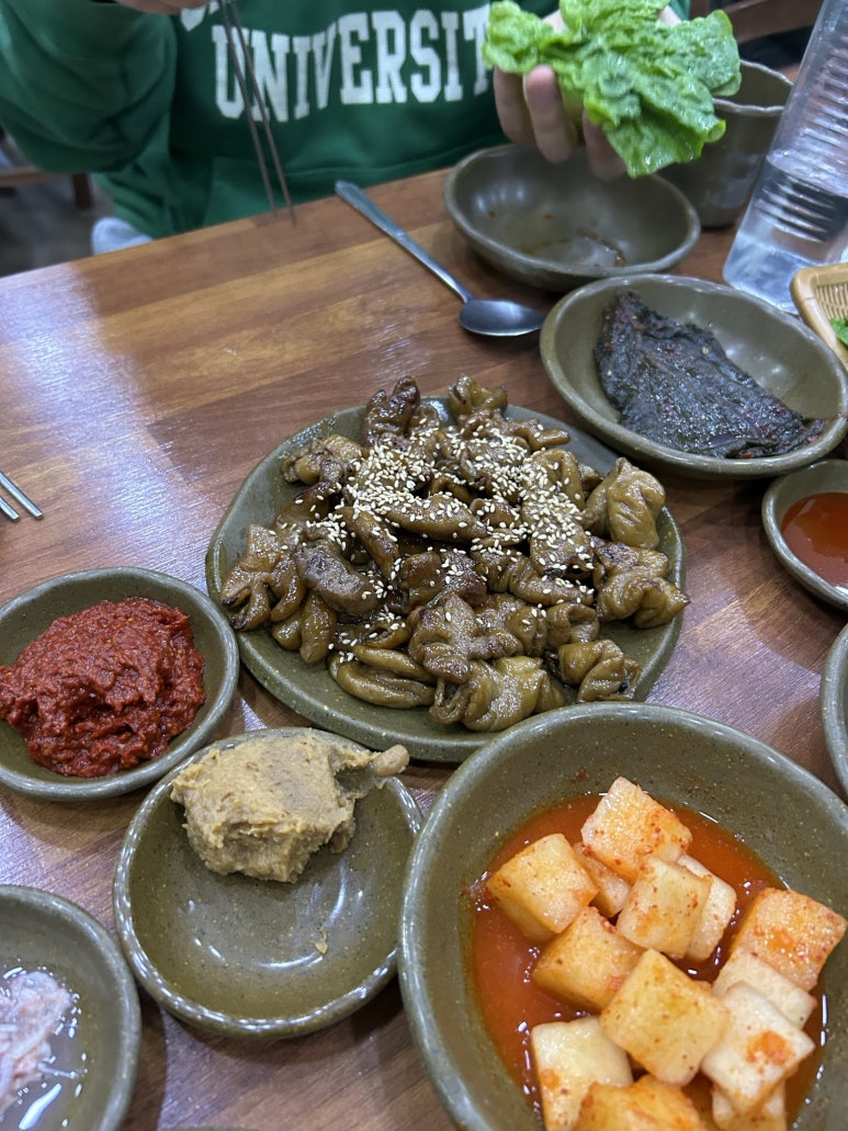 2022.05.04 국내 일주 광주 1 오늘은 군대에 있을 때 부사관으로 처음 만난 친구와 광주를 돌아다니기로 했다. 처음엔 상관과 병사였지만… blog.naver.com