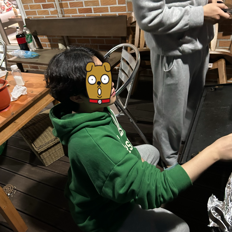 열심히 고기도 뒤집어가며 굽고