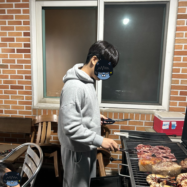 열심히 고기도 뒤집어가며 굽고
