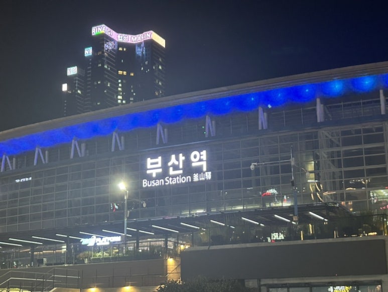 오늘은 군대에 있을 때 선임이던 형을 만나기로 했다