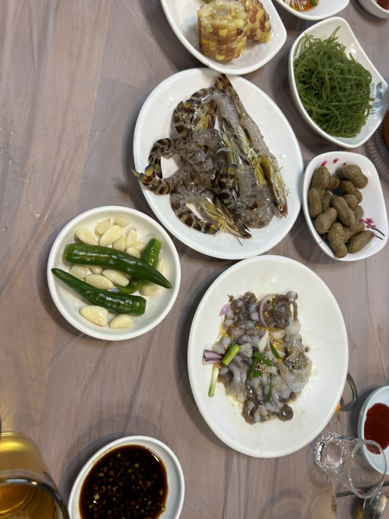 숙소 체크인 이후 숙소에서 좀 퍼질러 있다가 3시 반? 인가에 다시 자갈치 시장으로 나왔다.
