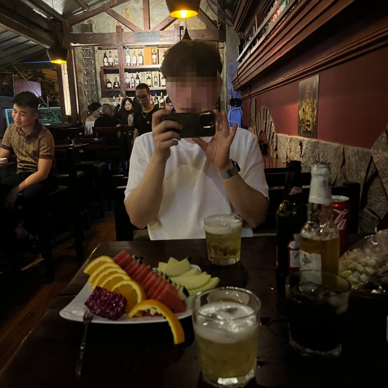 원래는 다 함께 오려고 했으나 나머지 두 명은 숙소에서 쉬겠다고 했었다.