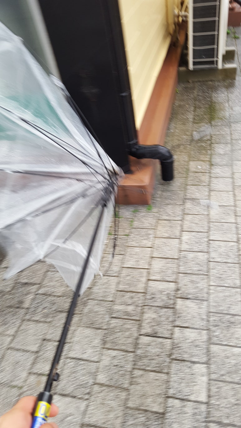 도착했는데 비랑 바람이 너무 많이 불어서 유니클로에서 히트텍을 사서 입고 다녔다