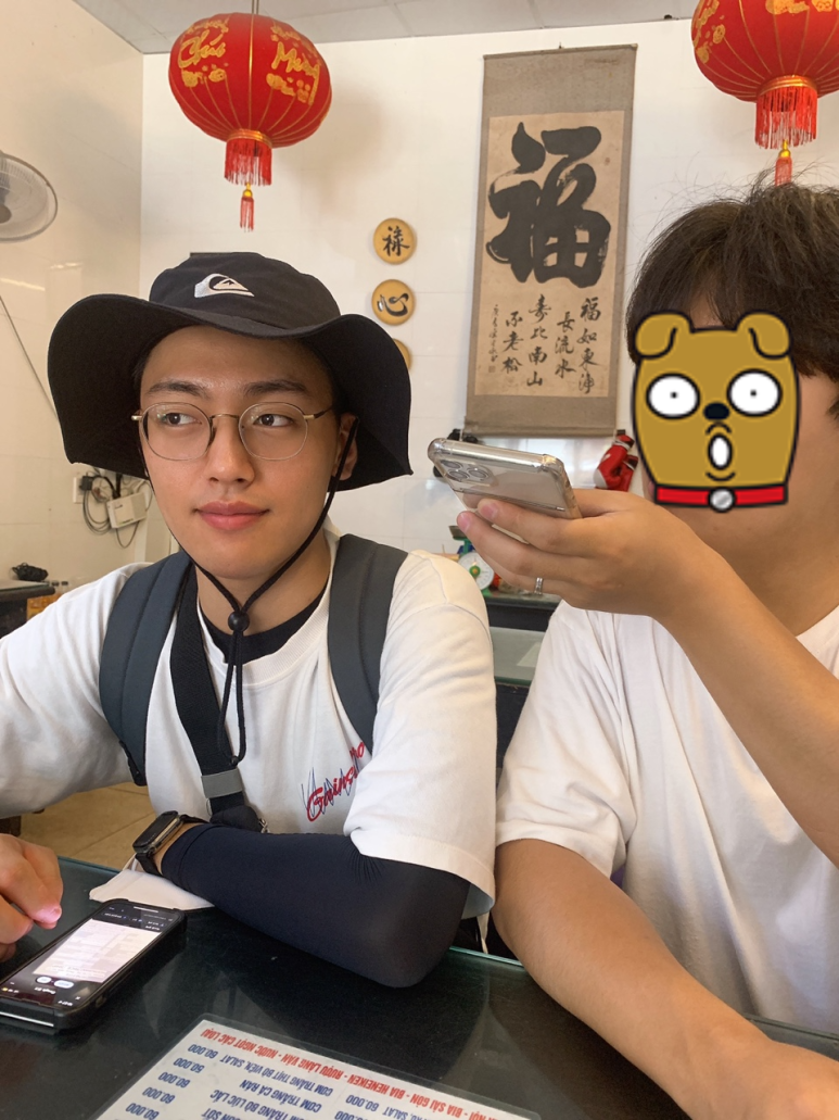 하이퐁에 도착해서 우리 3명은 밥을 먹으러 갔다.