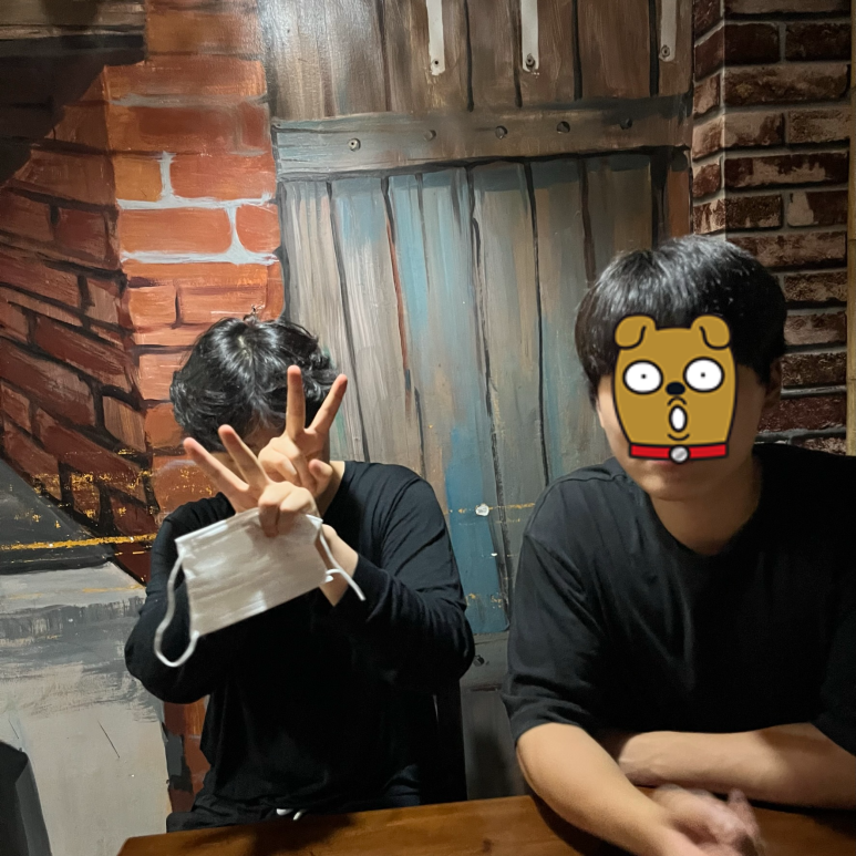 친구와 무사히 합류한 후 숙소에서 낮잠도 자고 조금 쉬다 저녁을 먹으러 나왔다.