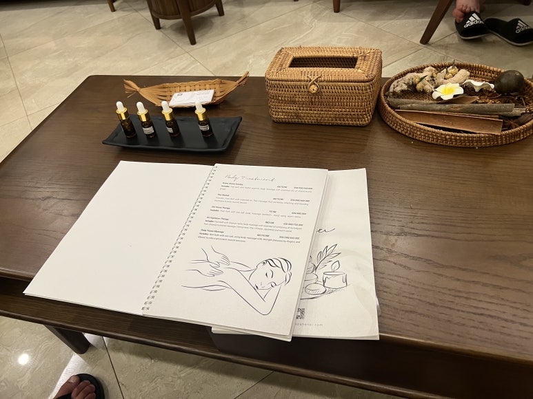마사지를 받고 해가 한참 전에 저물었지만 베트남의 기온은 내려갈 생각을 안 했다.