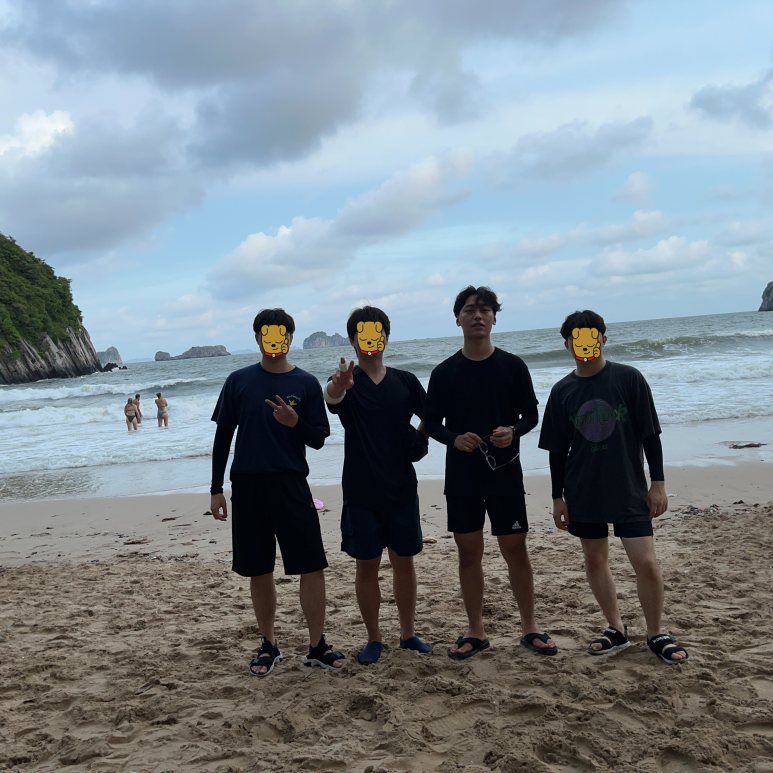 날도 조금 흐리고 파도도 너무 높아서 물놀이는 못 하고 사진만 찍고 돌아왔다.