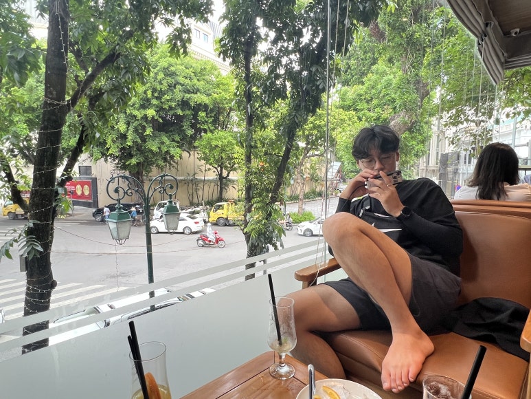 친구가 사진을 찍어줬다.