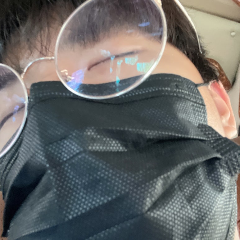 전날 다쳐서 손에 붕대를 감은 친구는 차에 타자마자 잠을 잔다 꽤나 힘들었을 거다.