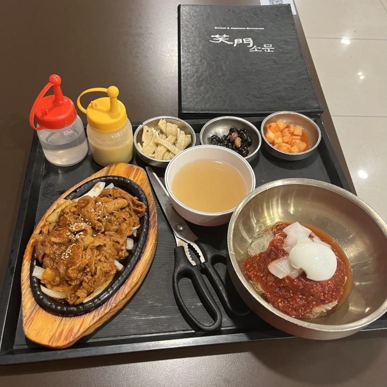 요즘 인천공항 내의 식당에서는 서빙을 로봇이 해준다.