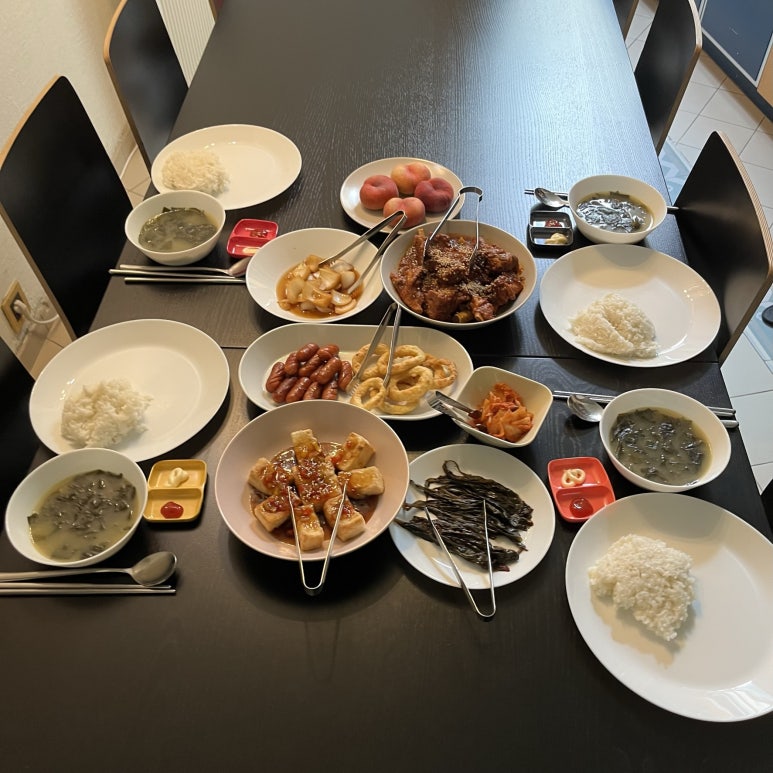 아침부터 역시 진수성찬을 차려주셨다.