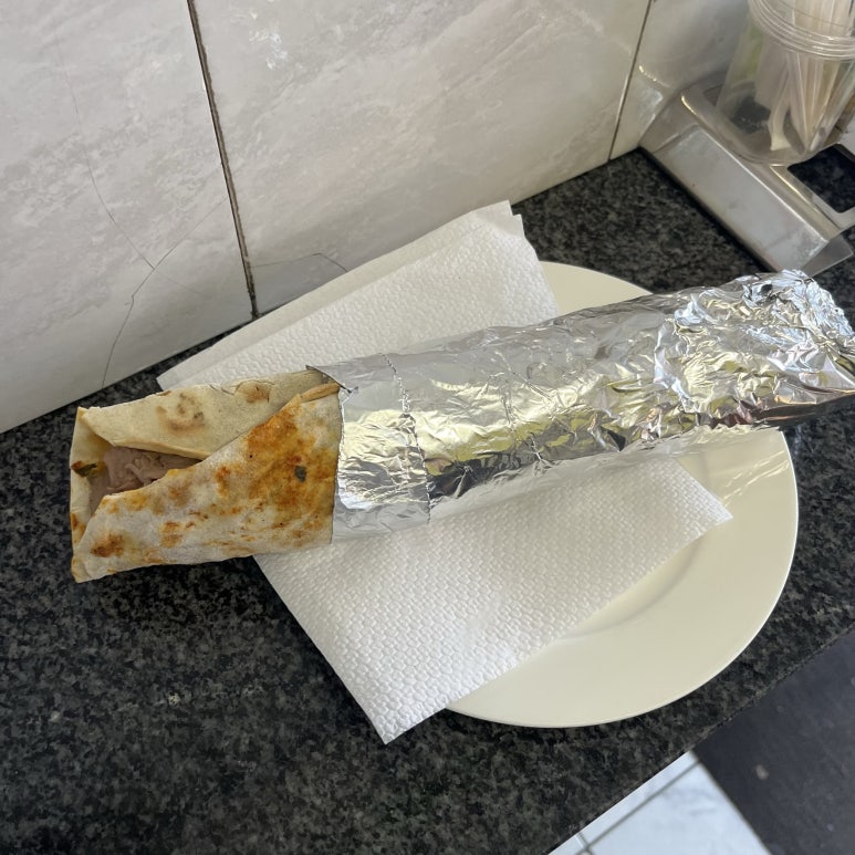 브레멘에 도착해서 또 케밥을 먹었다.