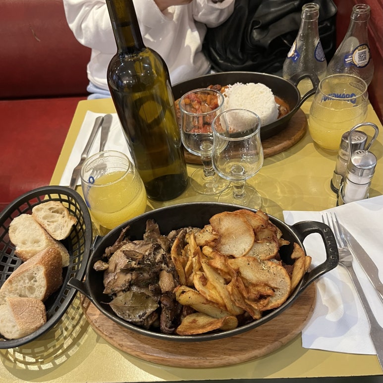 저녁에 동행분과 만나며 현지인 추천 맛집으로 갔다.