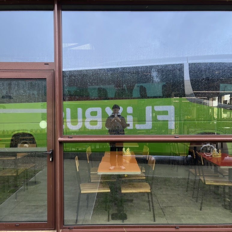 FLIXBUS를 타고 보르도로 가던 중 휴게소에서 찍었다.