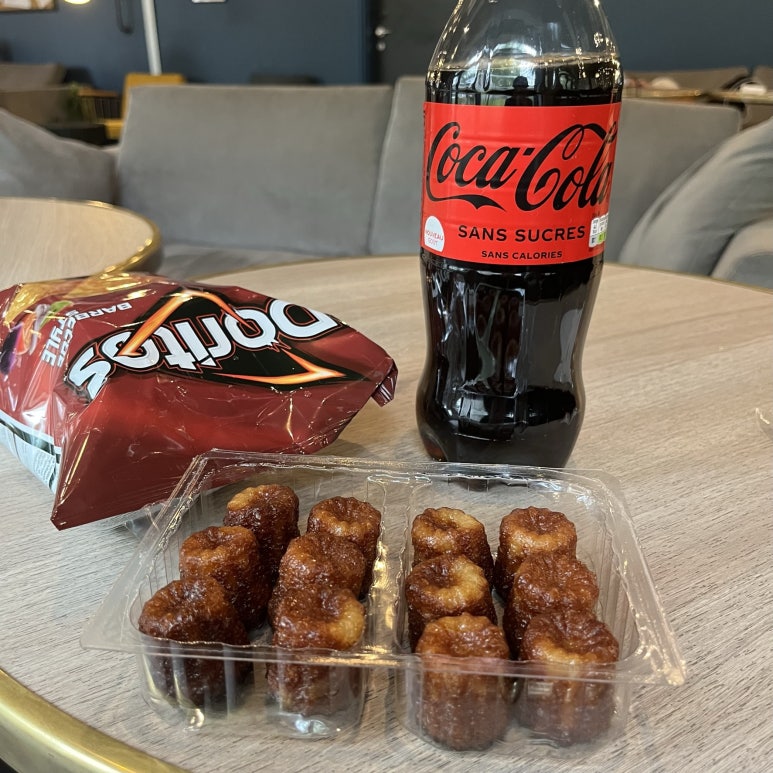 음… 맛집이라는 곳에서 사려고 했으나 가격도 비싸고 줄도 엄청 서 있길래 포기하고 마트에 갔더니 기성품이 있어서 냅다 사 왔다.