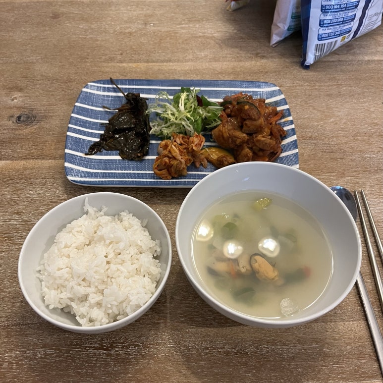 날이 그렇게 화창하지는 않았지만 돌아다니는데 아무런 문제는 없었다.