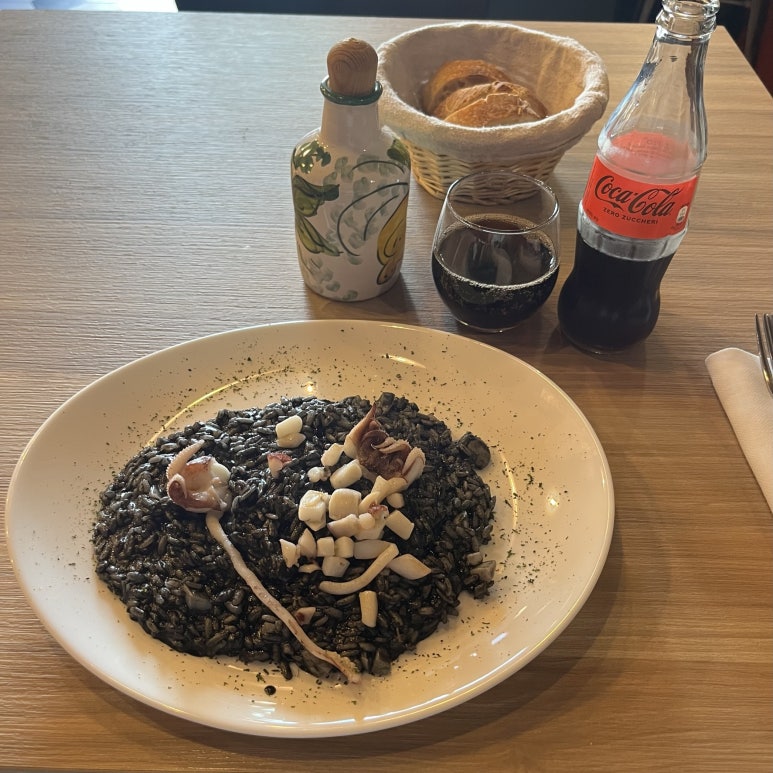 아침이 생각보다 부실했는지 금방 배가 고파졌다.