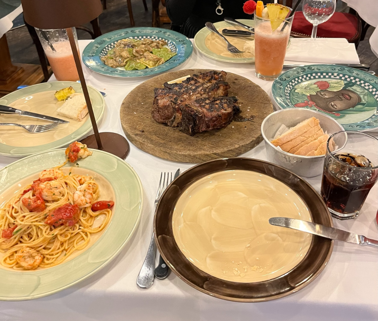 이번 스테이크는 ZAZA로 왔다.