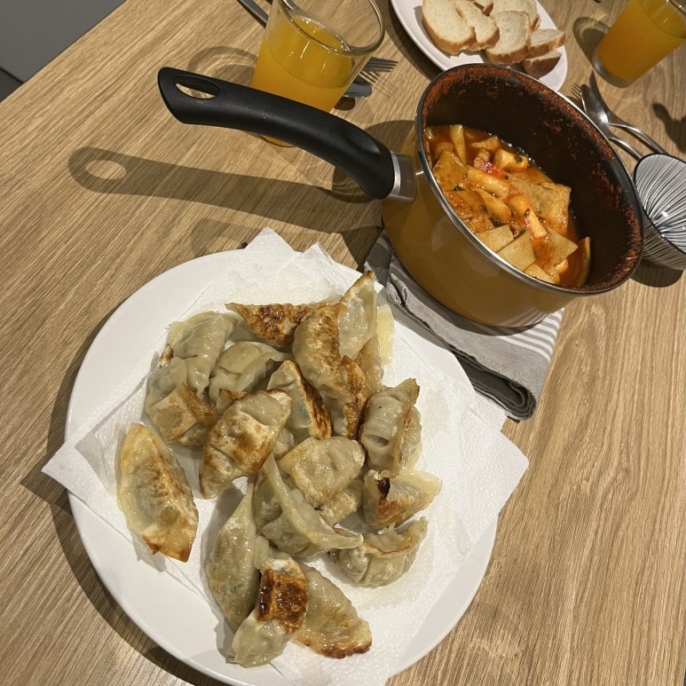 요리하는 친구가 전부 다 만들어줬다.