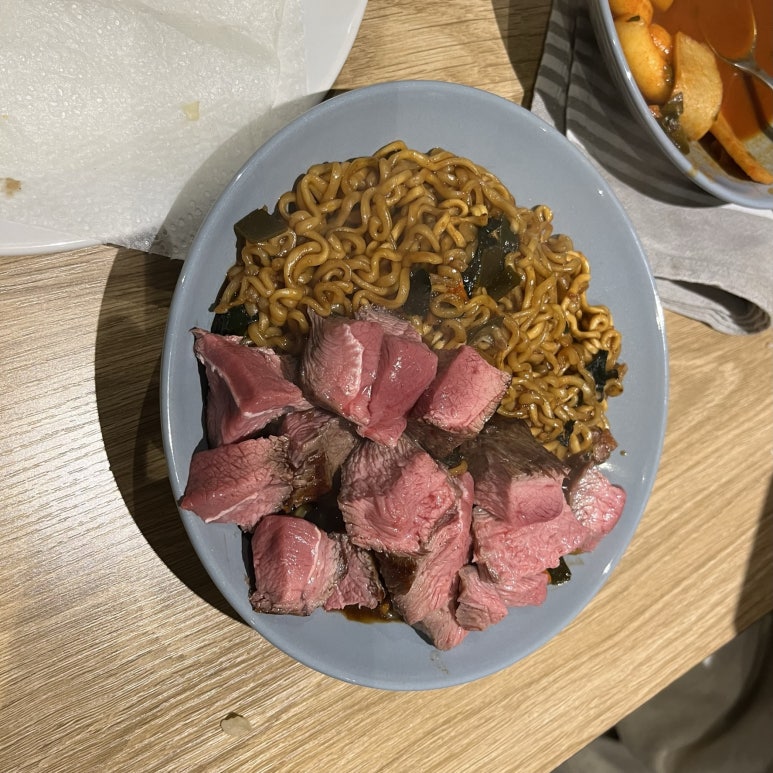 요리하는 친구가 전부 다 만들어줬다.
