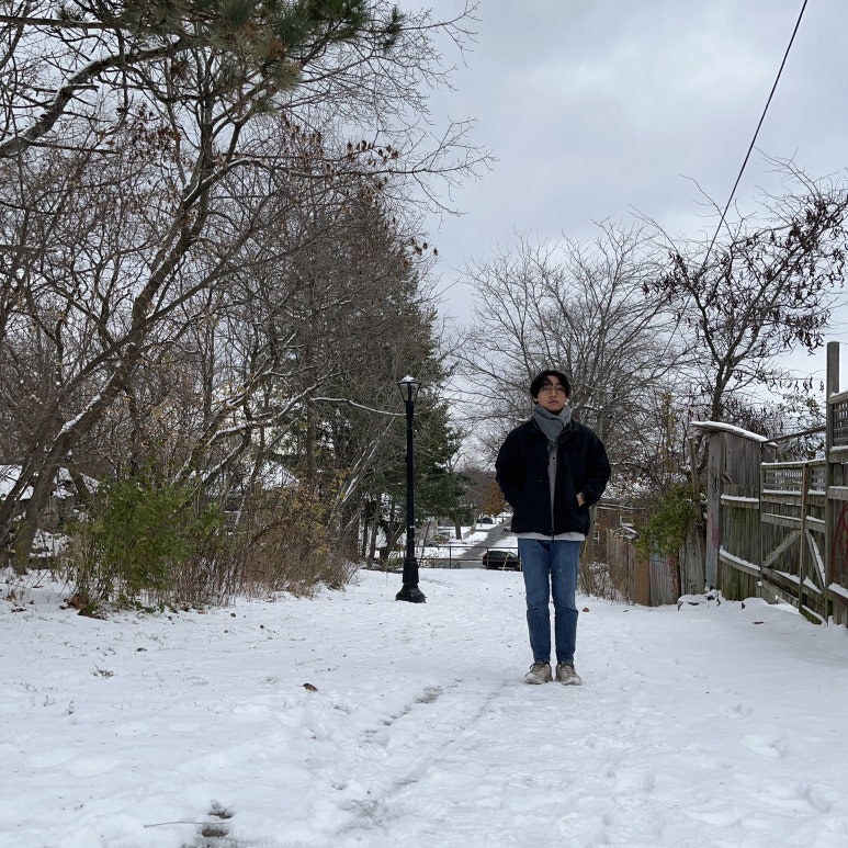 여행을 출발할 때는 정말 더운 여름이었는데 어느덧 눈을 밟고 있으니 신이 나서 사진을 찍었다.