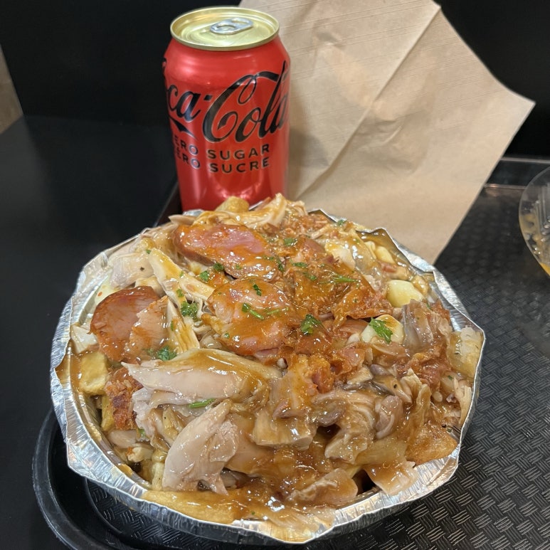 몬트리올에 오자마자 토론토에서 만났던 분이 추천해 준 맛집으로 왔다.