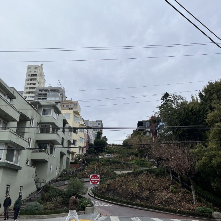 롬바드 스트리트에 왔다.